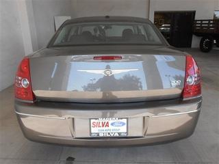 Chrysler 300 2010 photo 2