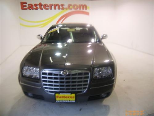 Chrysler 300 2010 photo 2