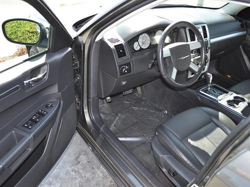 Chrysler 300 2010 photo 3