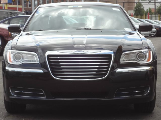 Chrysler 300 2011 photo 3