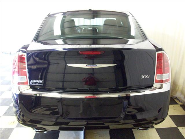 Chrysler 300 2011 photo 4
