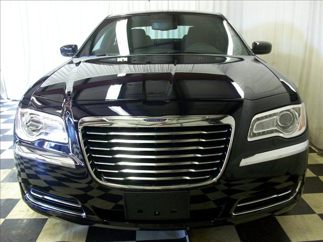 Chrysler 300 2011 photo 5