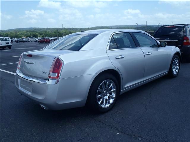 Chrysler 300 2012 photo 2