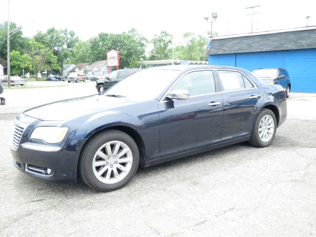 Chrysler 300 2012 photo 2