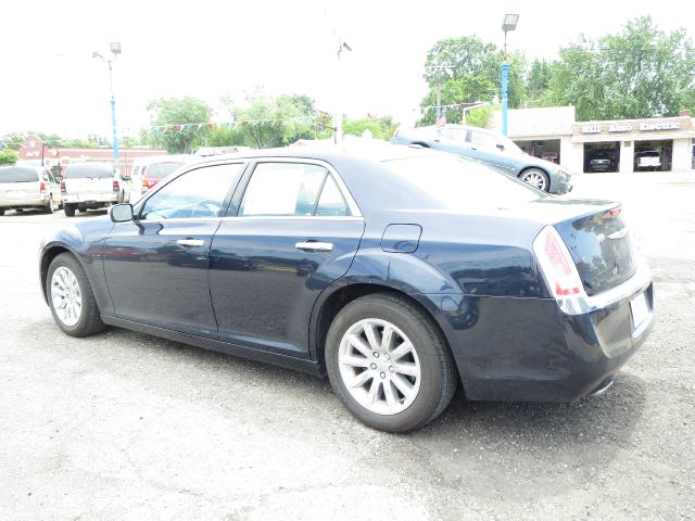 Chrysler 300 2012 photo 3