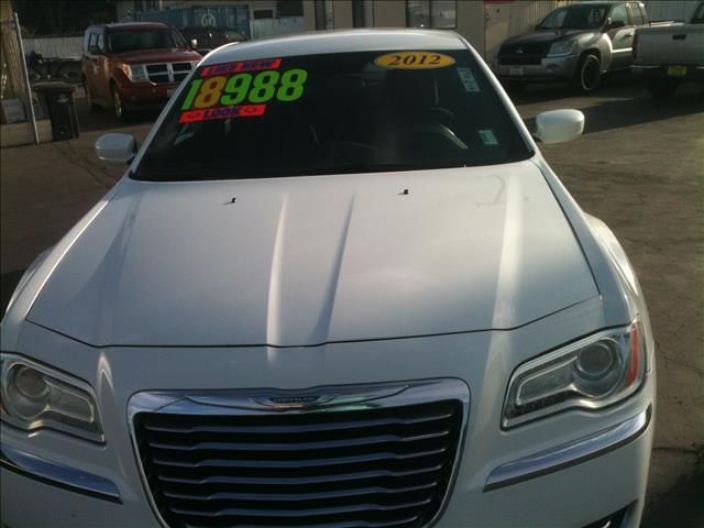 Chrysler 300 2012 photo 3