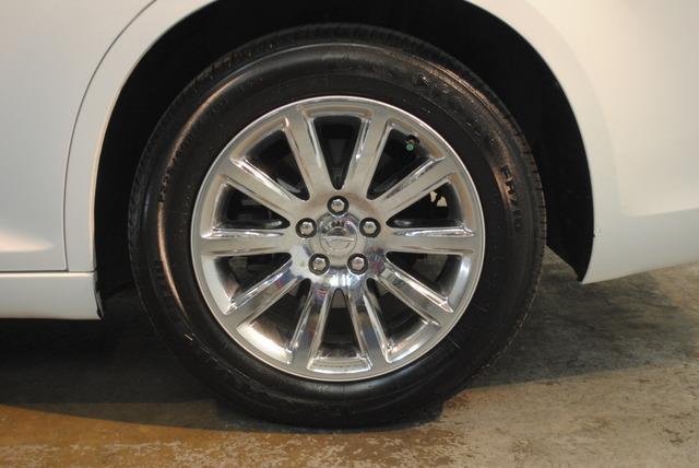 Chrysler 300 2012 photo 2