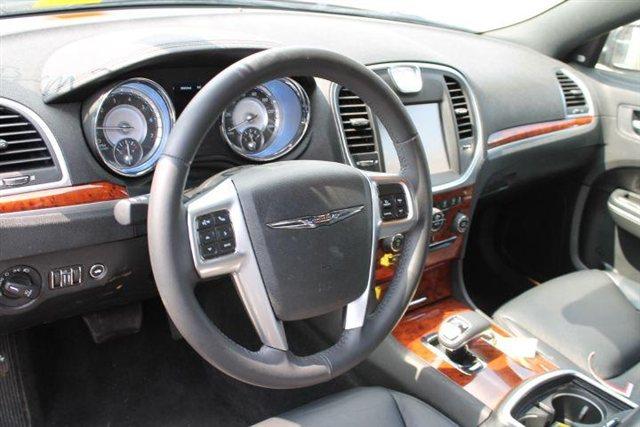 Chrysler 300 2012 photo 4