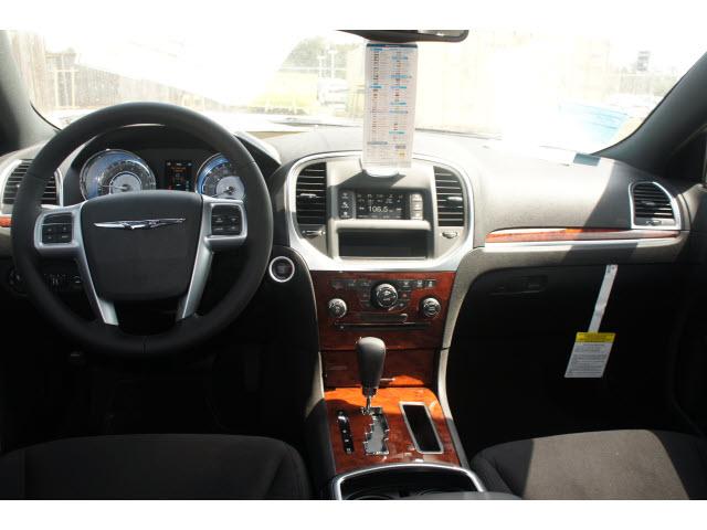 Chrysler 300 2012 photo 1