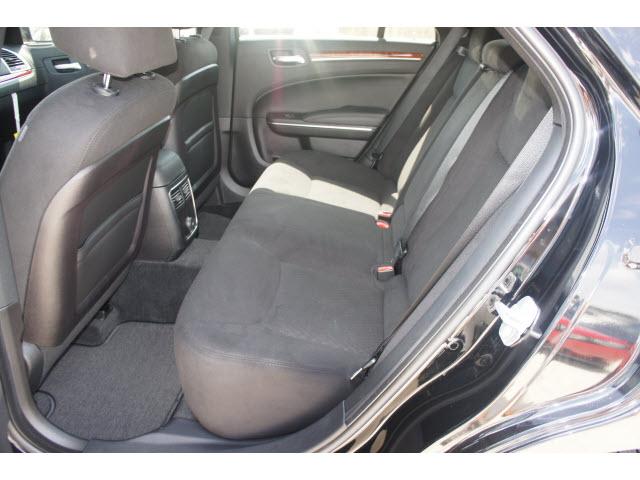 Chrysler 300 2012 photo 2