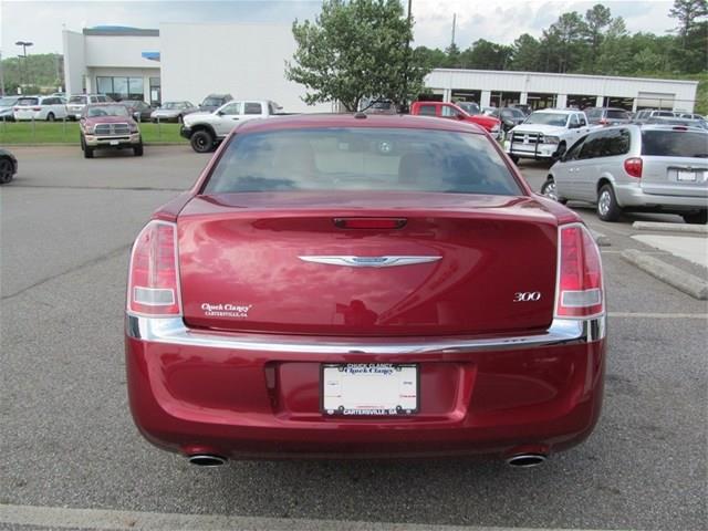 Chrysler 300 2012 photo 3