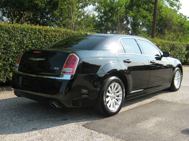 Chrysler 300 Base Sedan