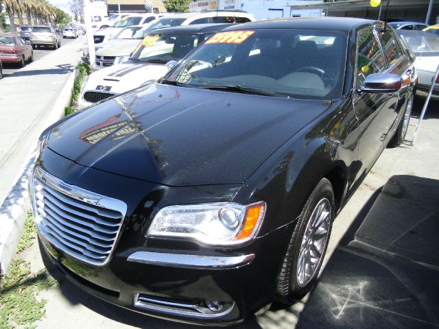 Chrysler 300 2012 photo 2