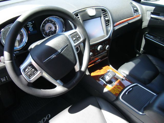 Chrysler 300 2012 photo 3