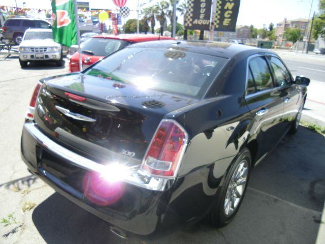 Chrysler 300 2012 photo 7