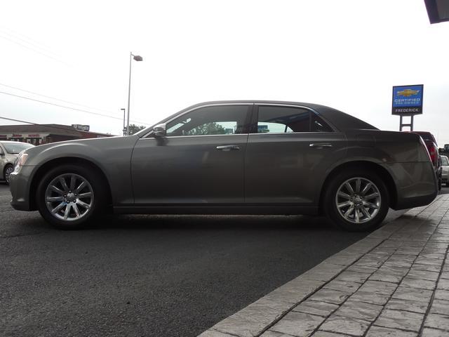 Chrysler 300 2012 photo 1