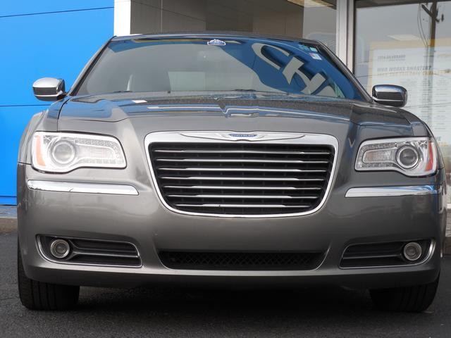 Chrysler 300 2012 photo 3