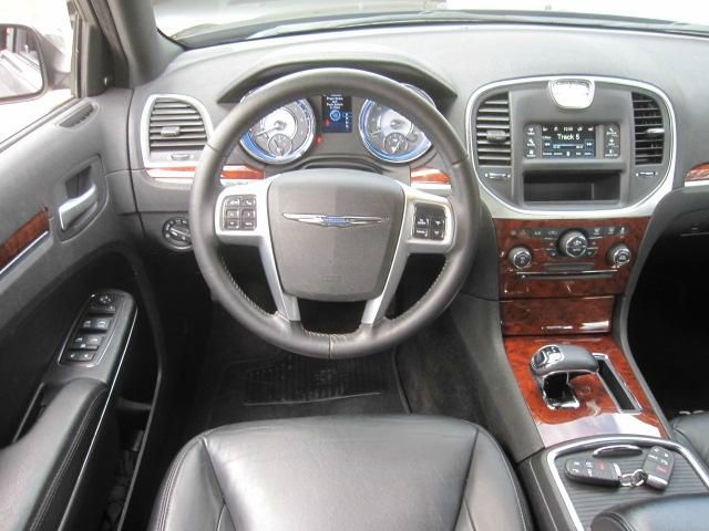 Chrysler 300 2012 photo 4