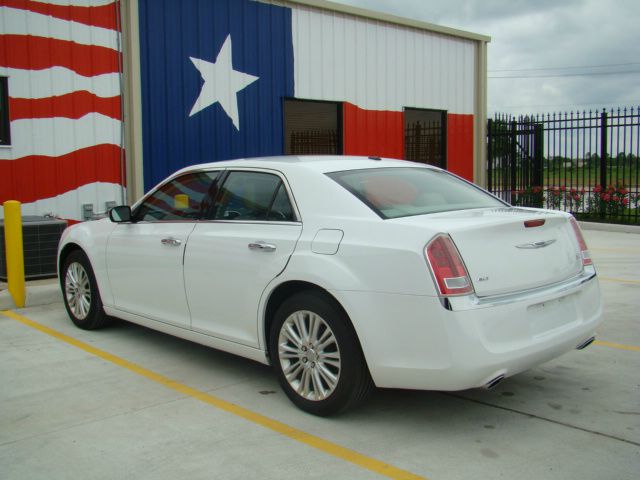 Chrysler 300 2012 photo 24