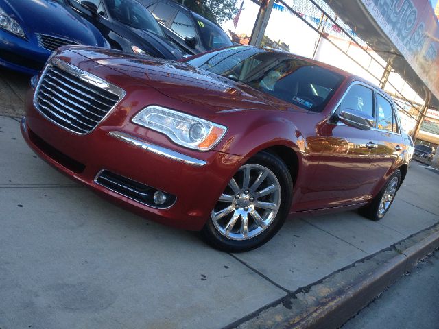 Chrysler 300 2012 photo 2