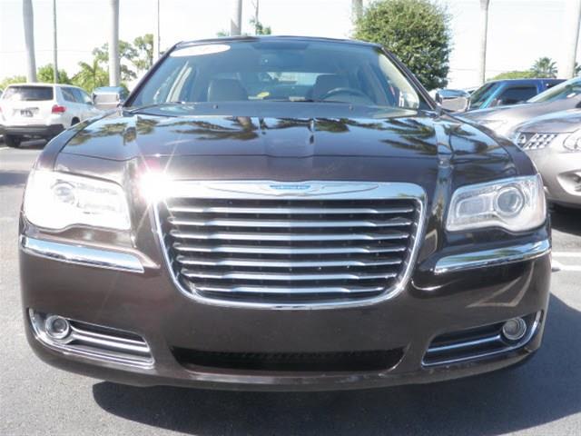 Chrysler 300 2012 photo 2