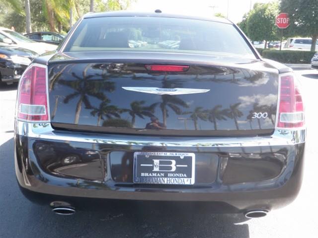 Chrysler 300 2012 photo 3