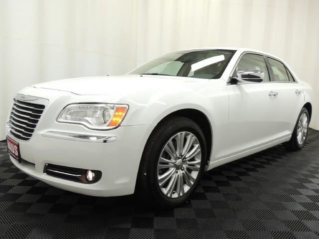 Chrysler 300 2012 photo 2