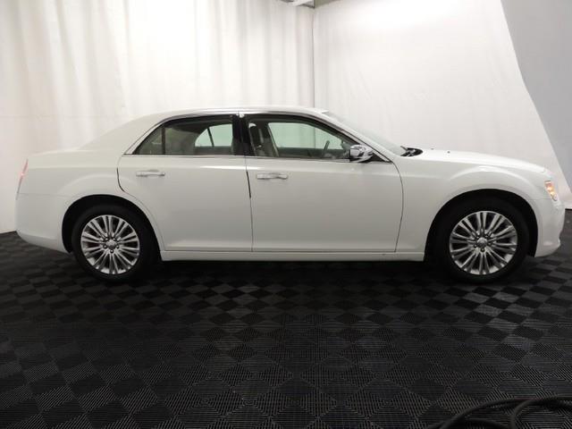 Chrysler 300 2012 photo 4