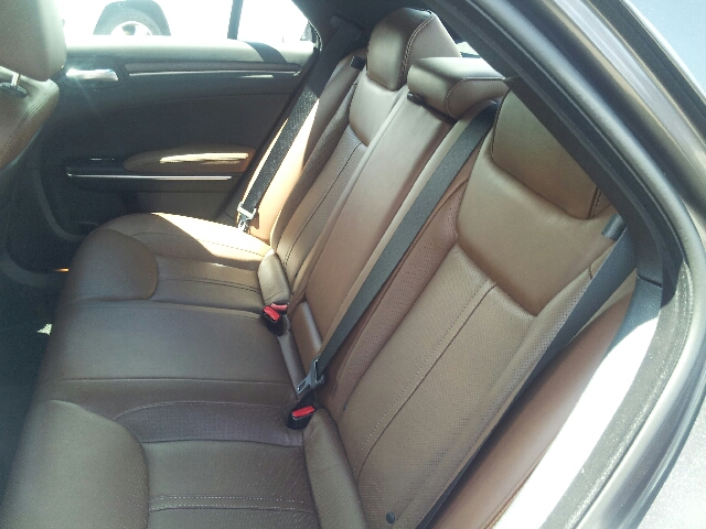 Chrysler 300 2006 Nissan X Sedan