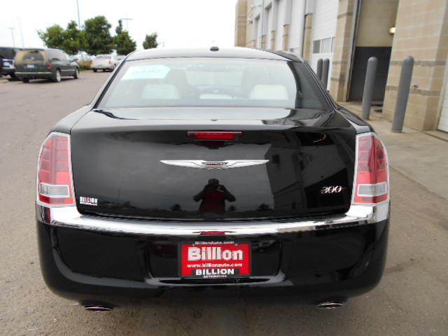Chrysler 300 2013 photo 1