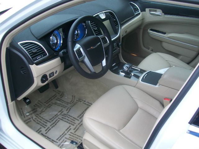 Chrysler 300 2013 photo 2
