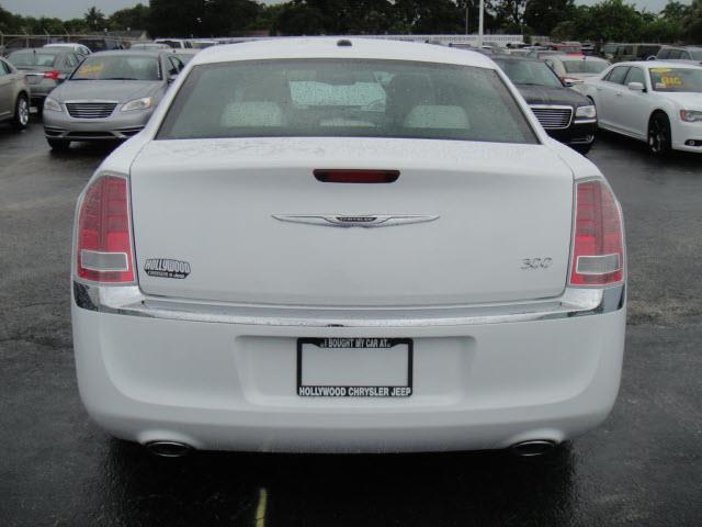 Chrysler 300 2013 photo 0