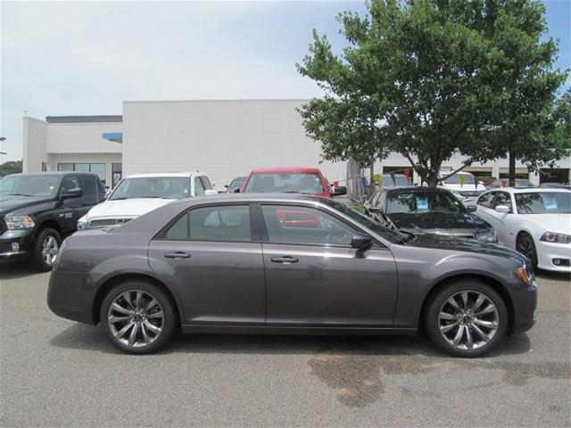 Chrysler 300 2014 photo 1