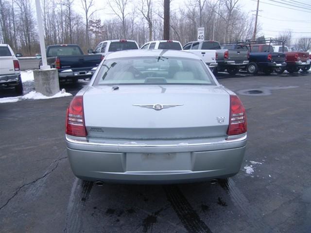 Chrysler 300C 2005 photo 2