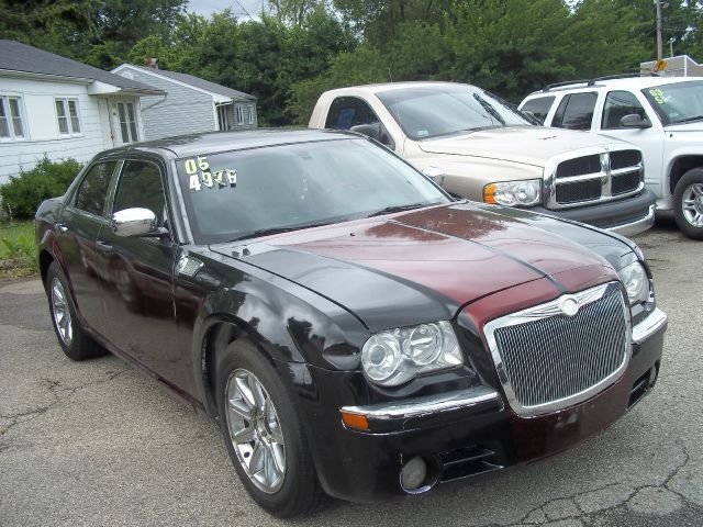 Chrysler 300C LE With Leather And Sunroof Sedan