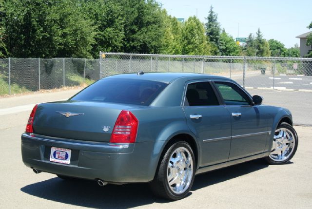Chrysler 300C 2005 photo 2