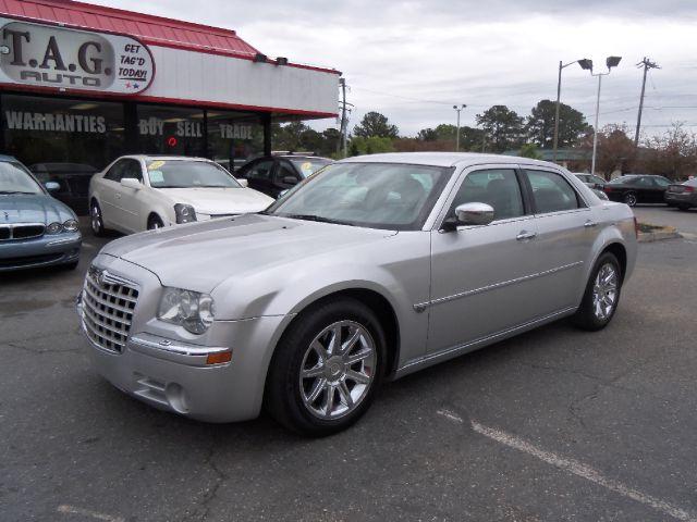 Chrysler 300C Base Sedan