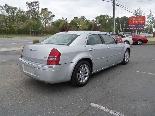 Chrysler 300C 2005 photo 2