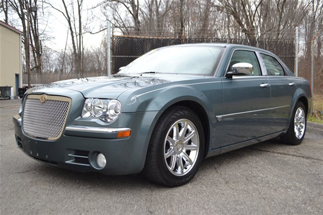 Chrysler 300C 2005 photo 2