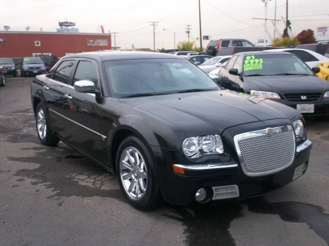 Chrysler 300C Base Sedan