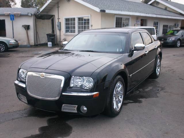 Chrysler 300C 2005 photo 2