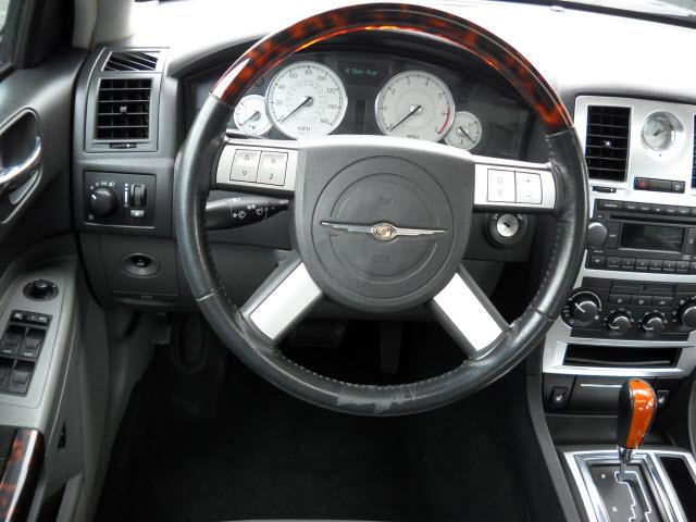 Chrysler 300C 2005 photo 2