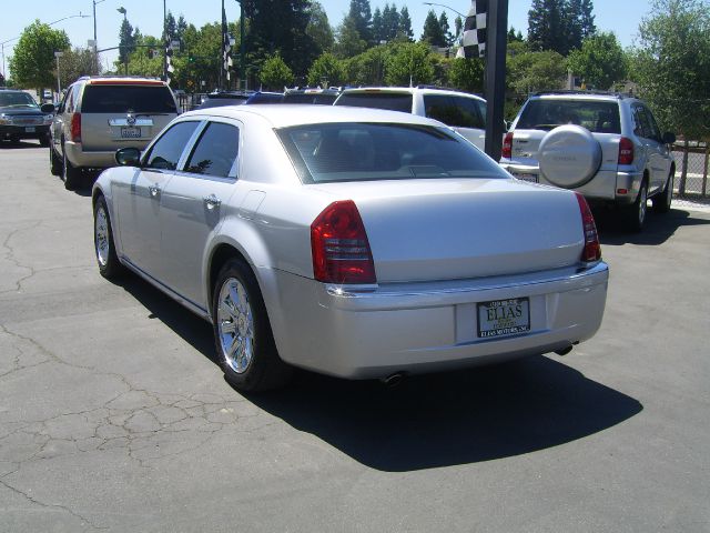 Chrysler 300C 2005 photo 8