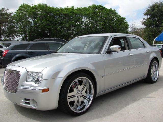 Chrysler 300C 2005 photo 2