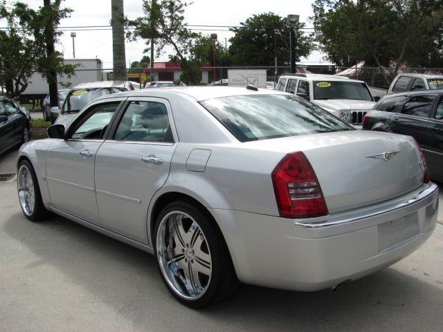 Chrysler 300C 2005 photo 4