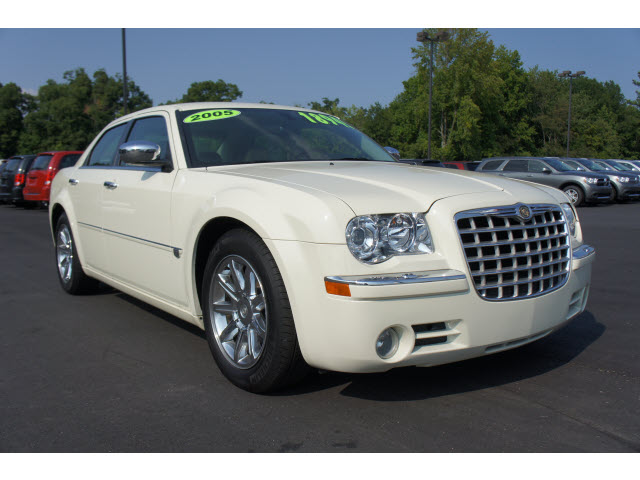 Chrysler 300C Base Unspecified