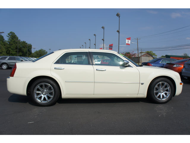 Chrysler 300C 2005 photo 1