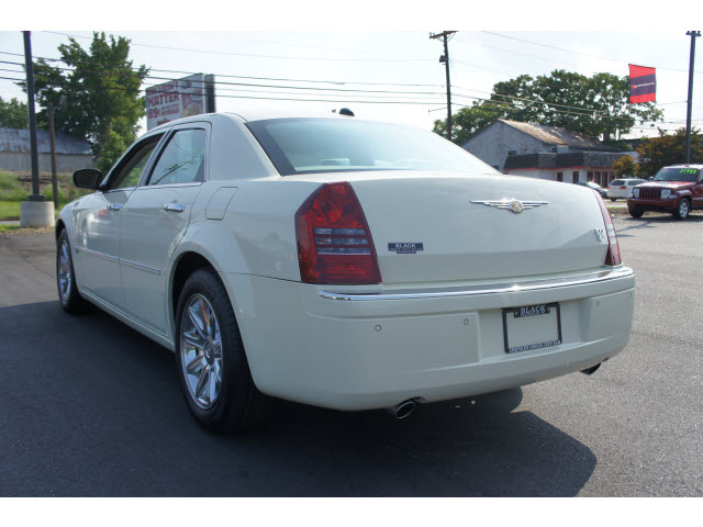 Chrysler 300C 2005 photo 2