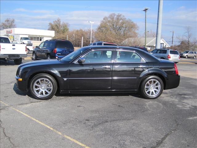 Chrysler 300C Base Sedan