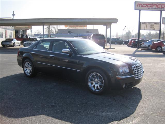Chrysler 300C 2005 photo 2